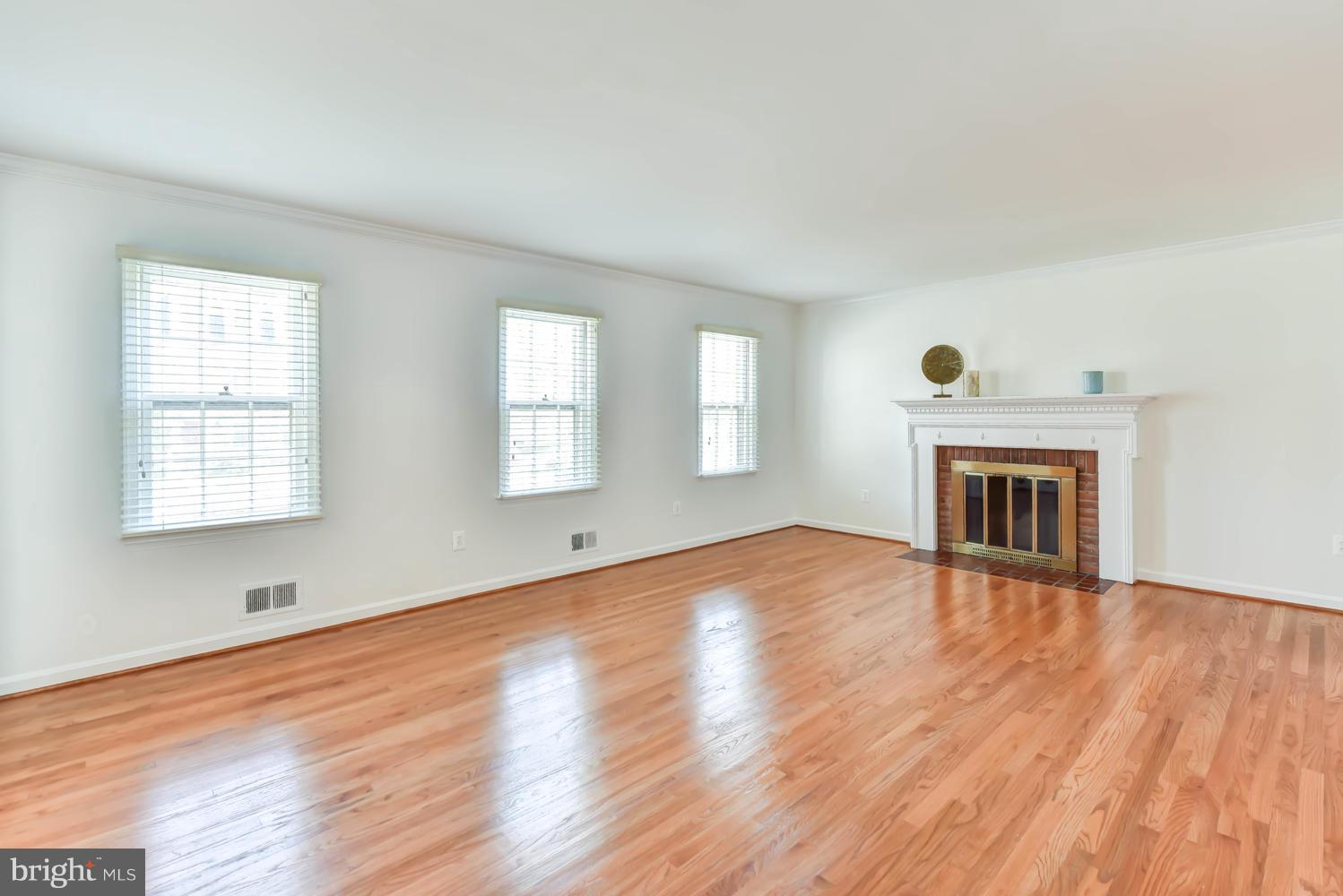 1112 Randolph Road McLean, VA 22101 - Photo 4 of 23 Living Room