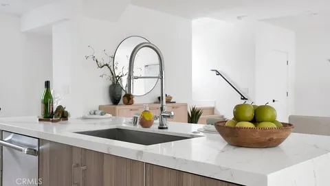 $1,450,000 | 741 1/2 North Gramercy Place, Los Angeles, CA 90038