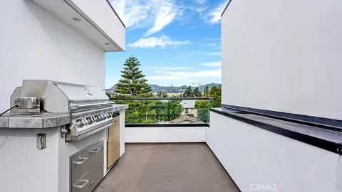 $1,450,000 | 741 1/2 North Gramercy Place, Los Angeles, CA 90038