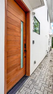 $1,450,000 | 741 1/2 North Gramercy Place, Los Angeles, CA 90038