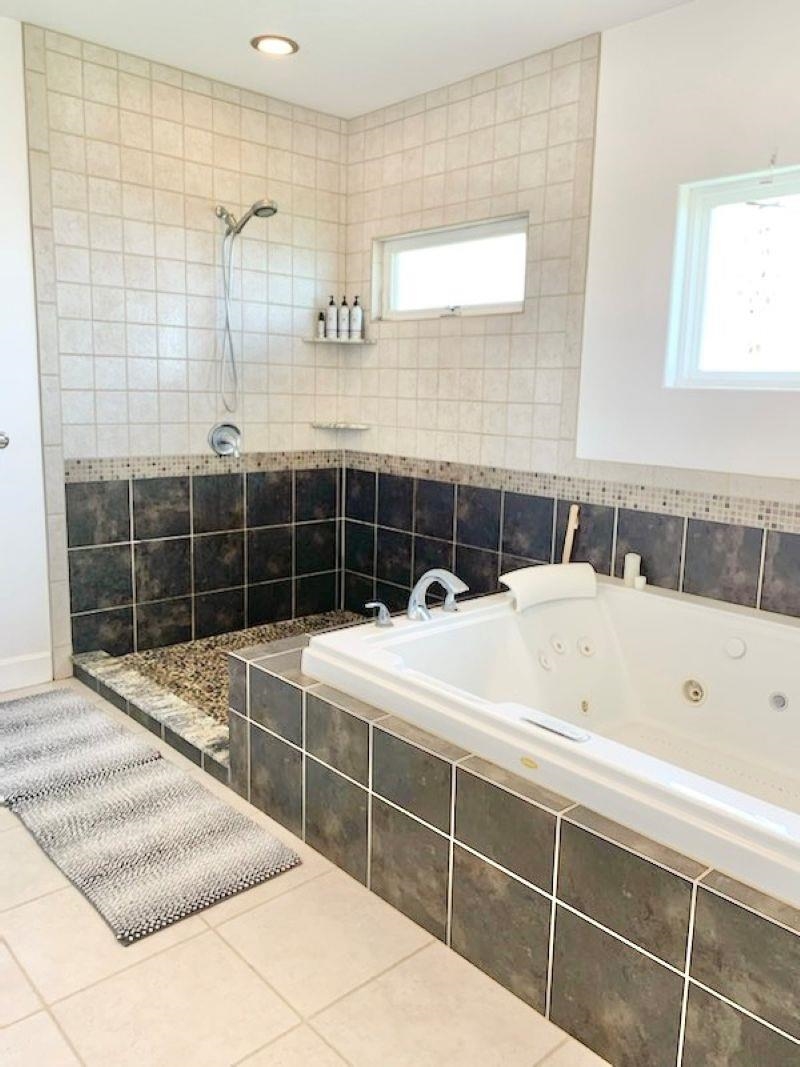 80 Koani Loop Wailuku, HI 96793 - Photo 14 of 18 a bathroom with a tub and a shower