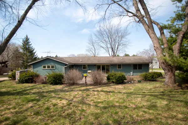 $475,000 | W254-s6440 McGregor Court, Waukesha, WI 53189