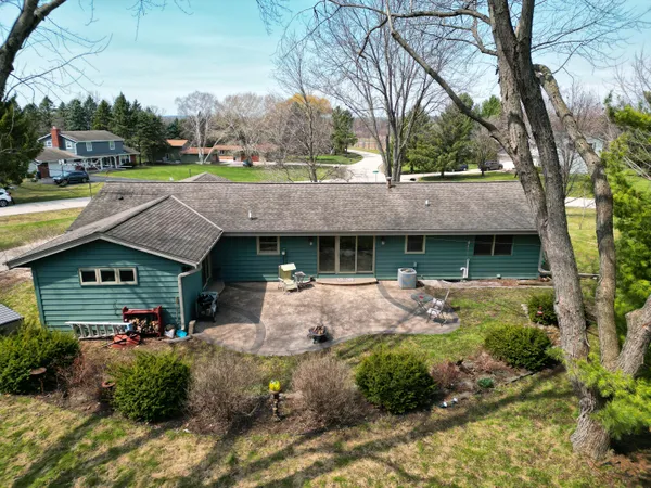 $475,000 | W254-s6440 McGregor Court, Waukesha, WI 53189