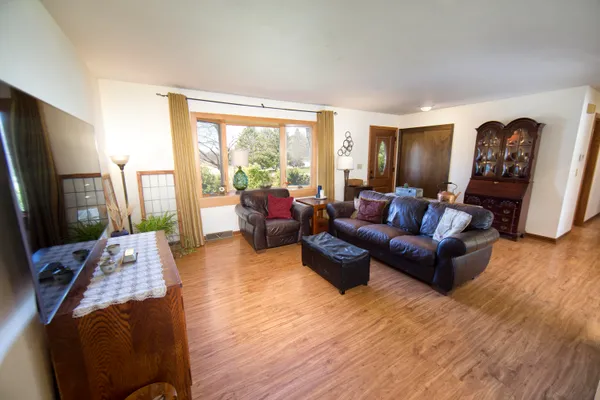 $475,000 | W254-s6440 McGregor Court, Waukesha, WI 53189