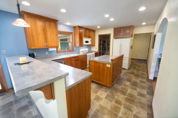 $475,000 | W254-s6440 McGregor Court, Waukesha, WI 53189