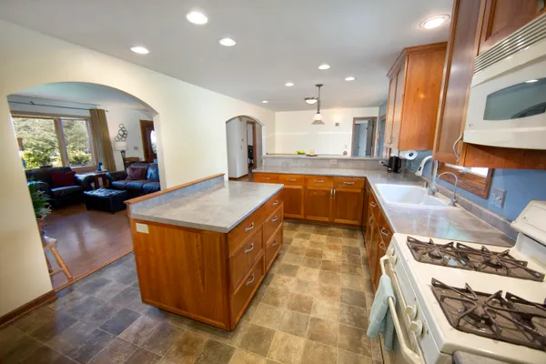$475,000 | W254-s6440 McGregor Court, Waukesha, WI 53189
