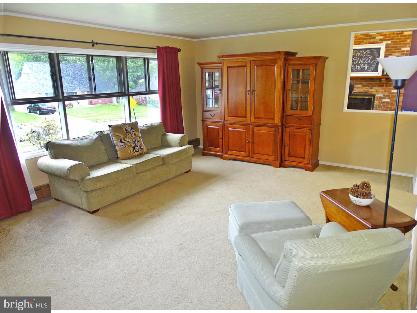 21 Crestwood Road Levittown, PA 19057 - Photo 4 of 23 Living Room