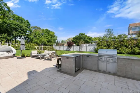 $849,999 | 16 West Street, West Islip, NY 11795