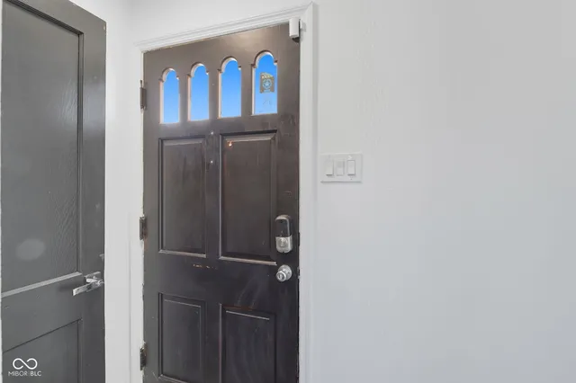 $190,000 | 2016 Glenridge Drive, Indianapolis, IN 46218