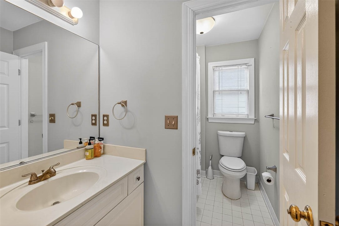 120 Rosemont Street St. Simons Island, GA 31522 - Photo 14 of 18 Guest Bathroom