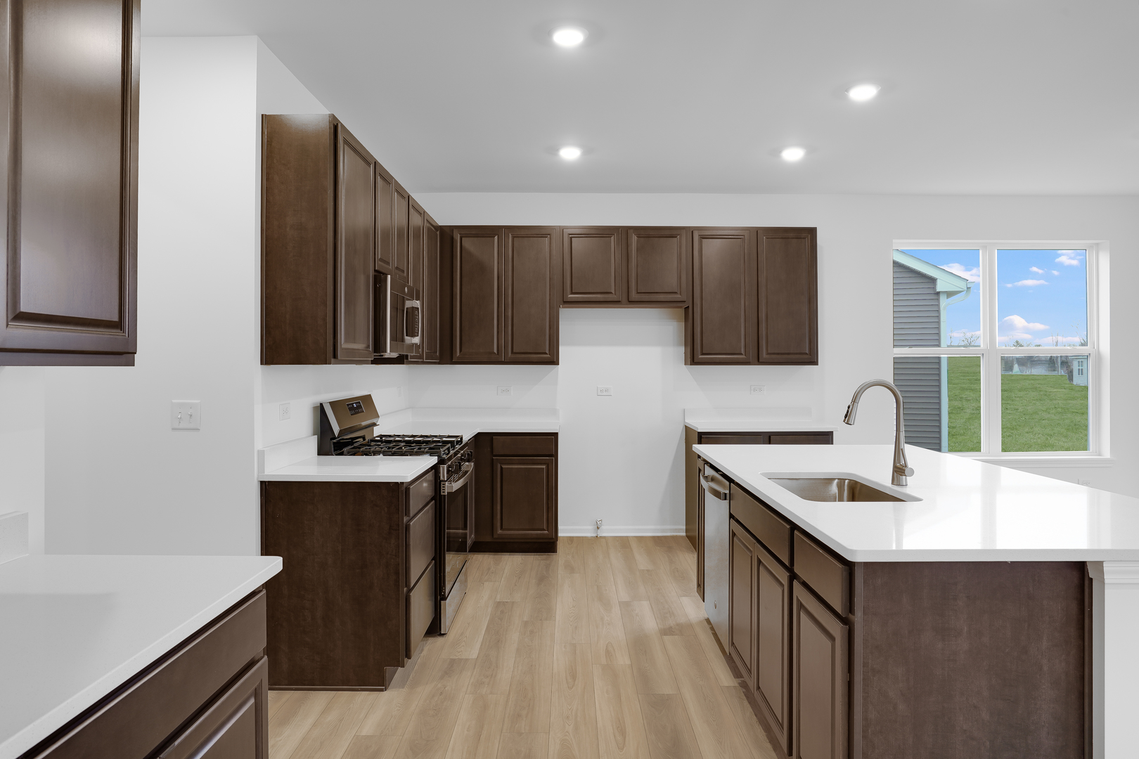 396 Cottrell Lane Aurora, IL 60506 - Photo 2 of 23