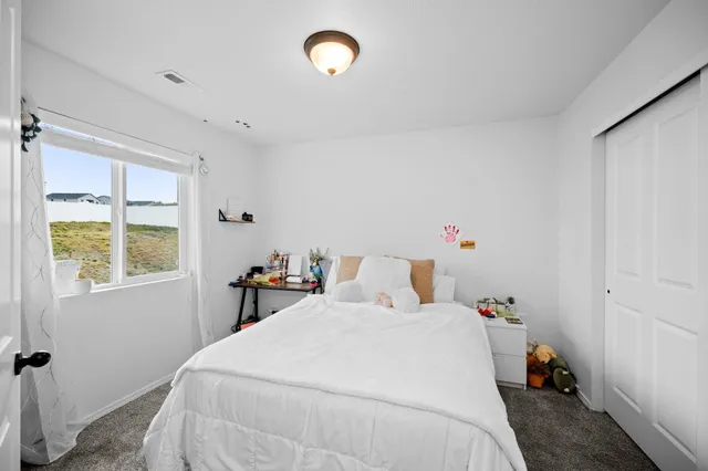 $450,000 | 18224 Selkirk Estates Road, Greenacres, WA 99016