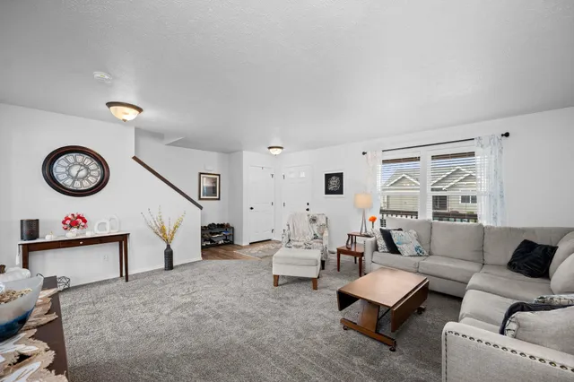 $450,000 | 18224 Selkirk Estates Road, Greenacres, WA 99016