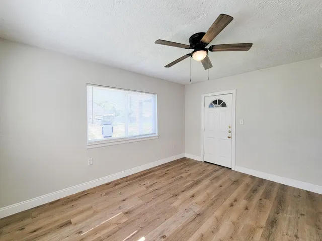 $850 | 711 Ave A, Unit 1, La Marque, TX 77568