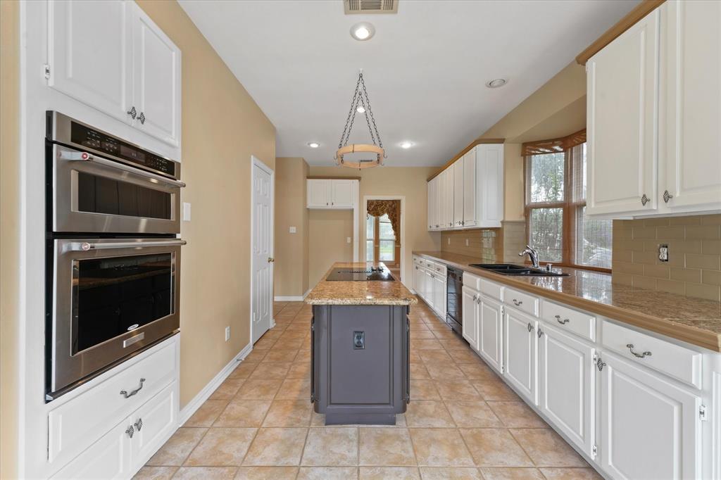 525 Springhill Drive Hurst, TX 76054 - Photo 10 of 40