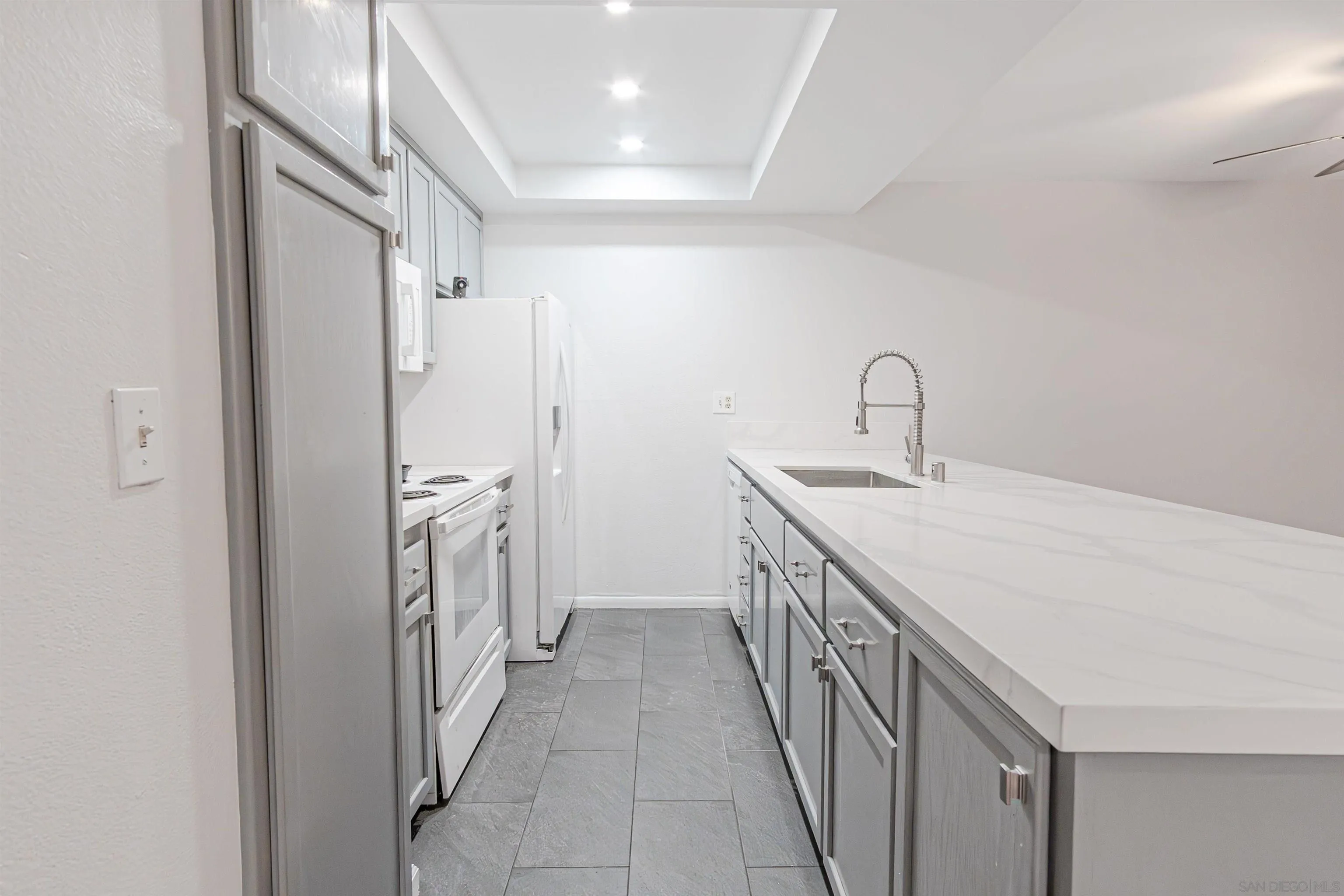 6039 Rancho Mission Road, Unit 102 San Diego, CA 92108 - Photo 5 of 38 Gallery Image 5
