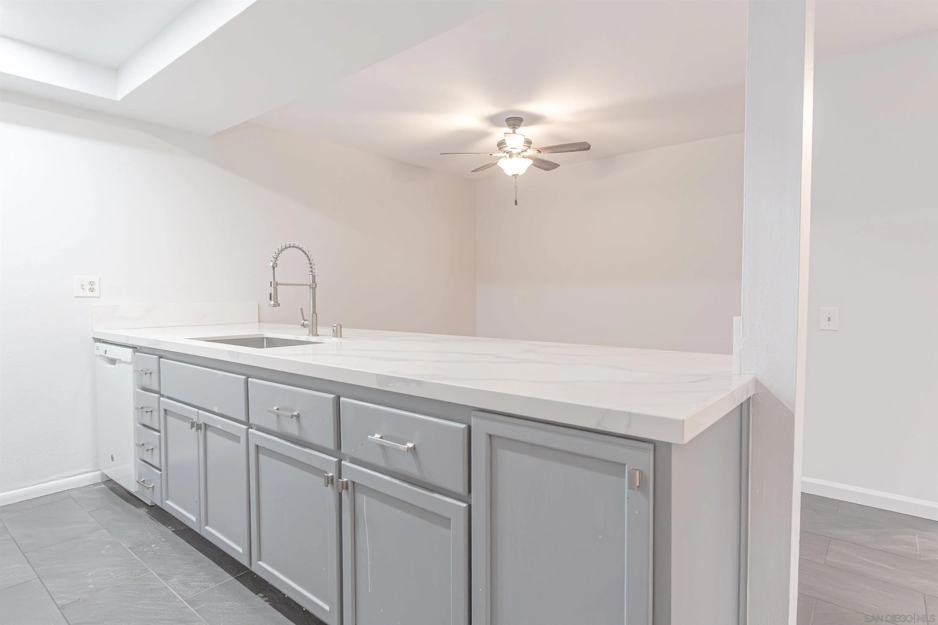 6039 Rancho Mission Road, Unit 102 San Diego, CA 92108 - Photo 6 of 38 Gallery Image 6