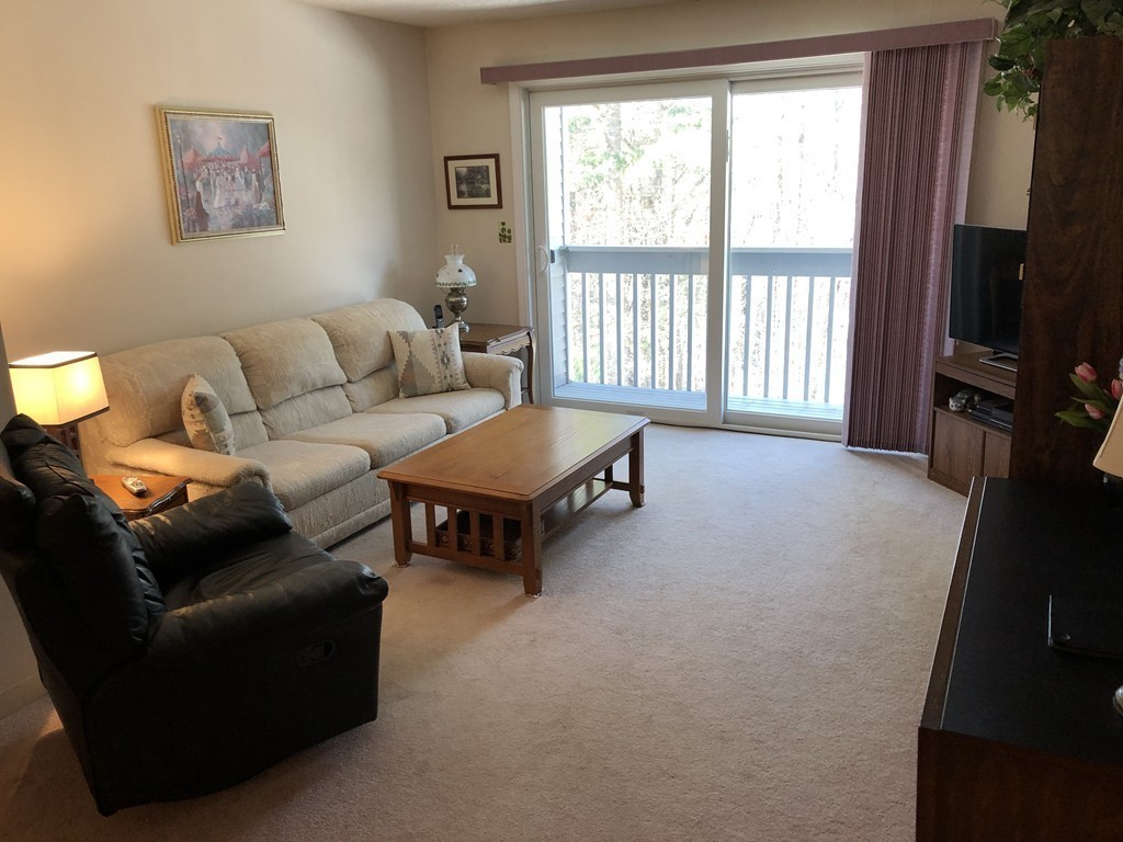 810 Franklin Crossing Road, Unit 810 Franklin, MA 02038 - Photo 3 of 16 Gallery Image 3