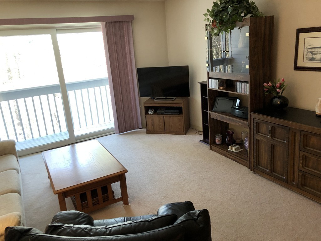 810 Franklin Crossing Road, Unit 810 Franklin, MA 02038 - Photo 4 of 16 Gallery Image 4