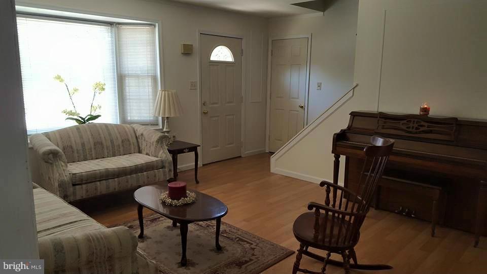 34 Cambridge Road Elkton, MD 21921 - Photo 4 of 27 Living Room