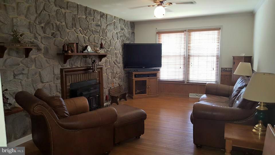 34 Cambridge Road Elkton, MD 21921 - Photo 9 of 27 Family Room