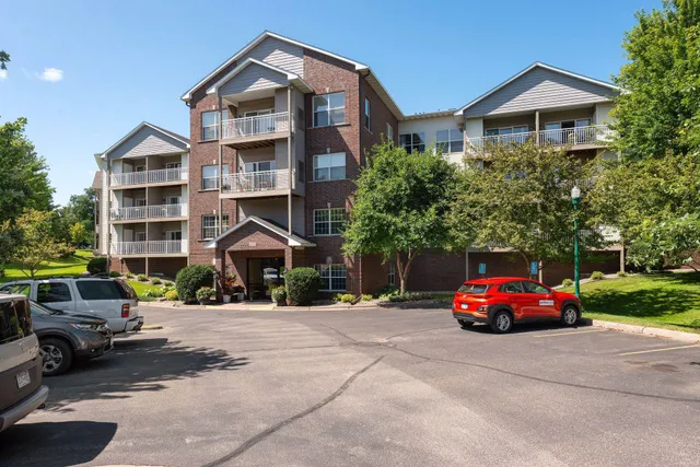 $199,000 | 2231 North Penn Place, Unit 209, North St. Paul, MN 55109