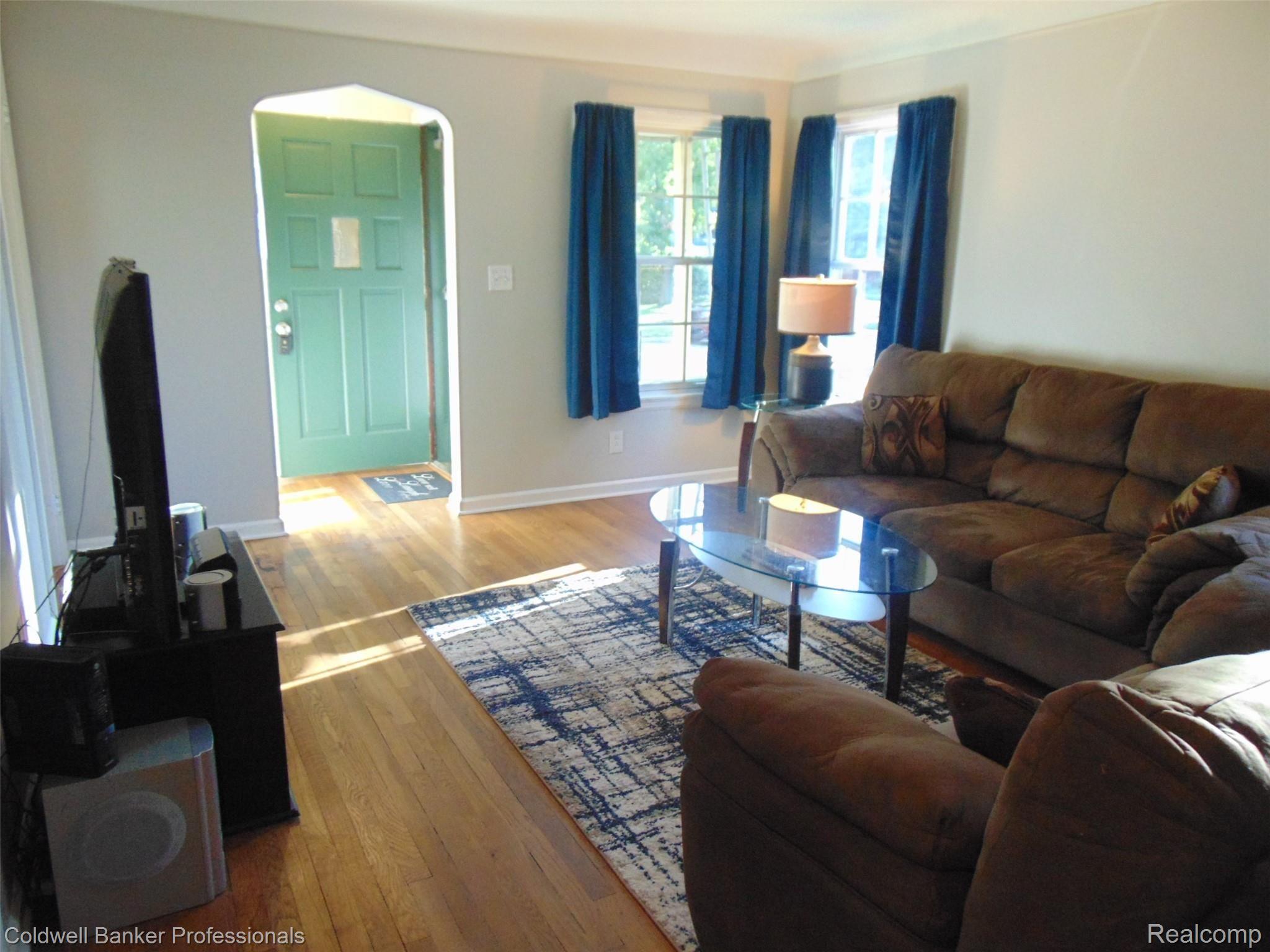 417 Roth Boulevard Clawson, MI 48017 - Photo 9 of 23 living room