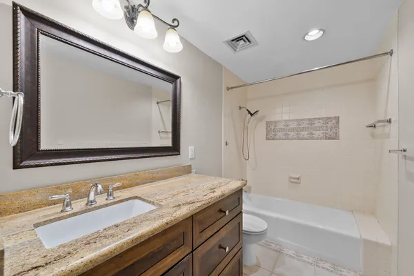 $349,999 | 14 Greenway Plaza, Unit 17Q, Houston, TX 77046