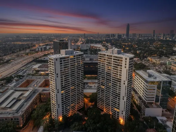 $349,999 | 14 Greenway Plaza, Unit 17Q, Houston, TX 77046
