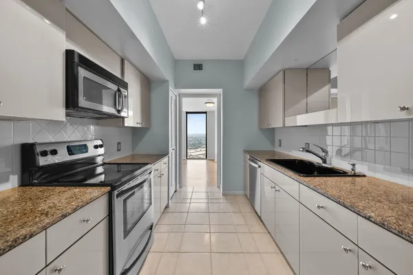 $349,999 | 14 Greenway Plaza, Unit 17Q, Houston, TX 77046