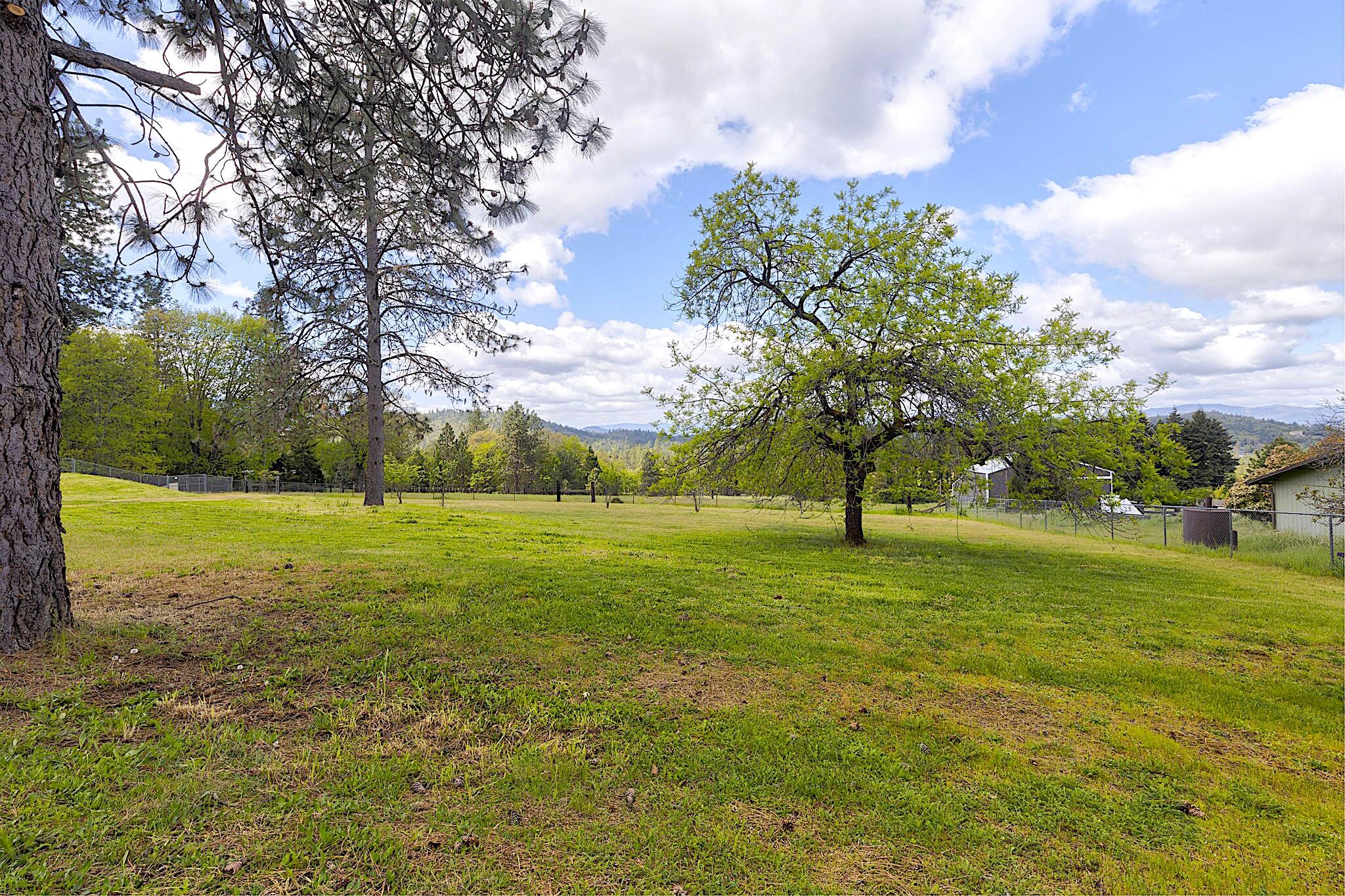 587 Summit Loop Grants Pass, OR 97527 - Photo 8 of 59 1-web-or-mls-587-summit-loop