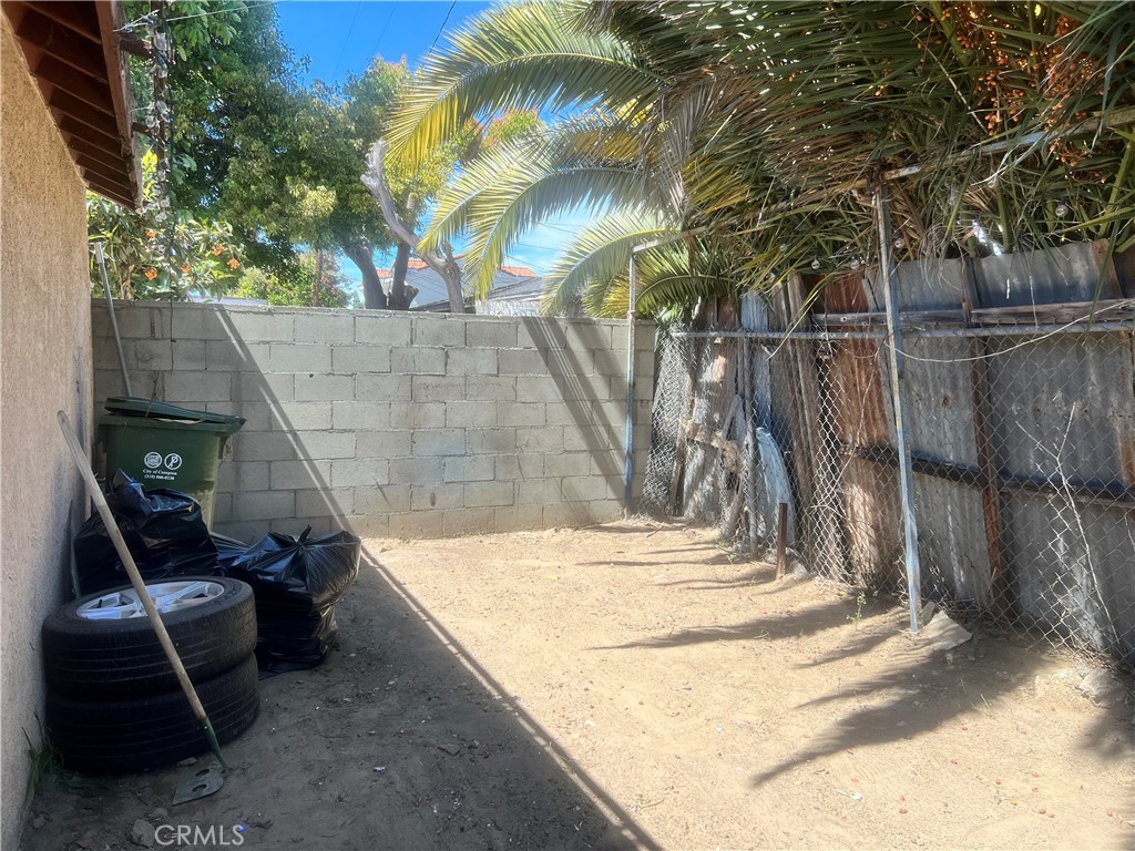 1009 East Stockton Street Compton, CA 90221 - Photo 14 of 14 a backyard of a house