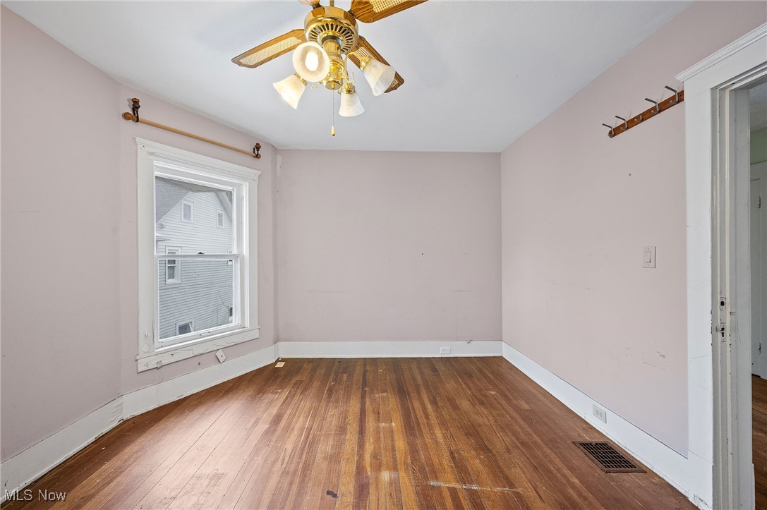 1796 South Green Road Cleveland, OH 44121 - Photo 22 of 35