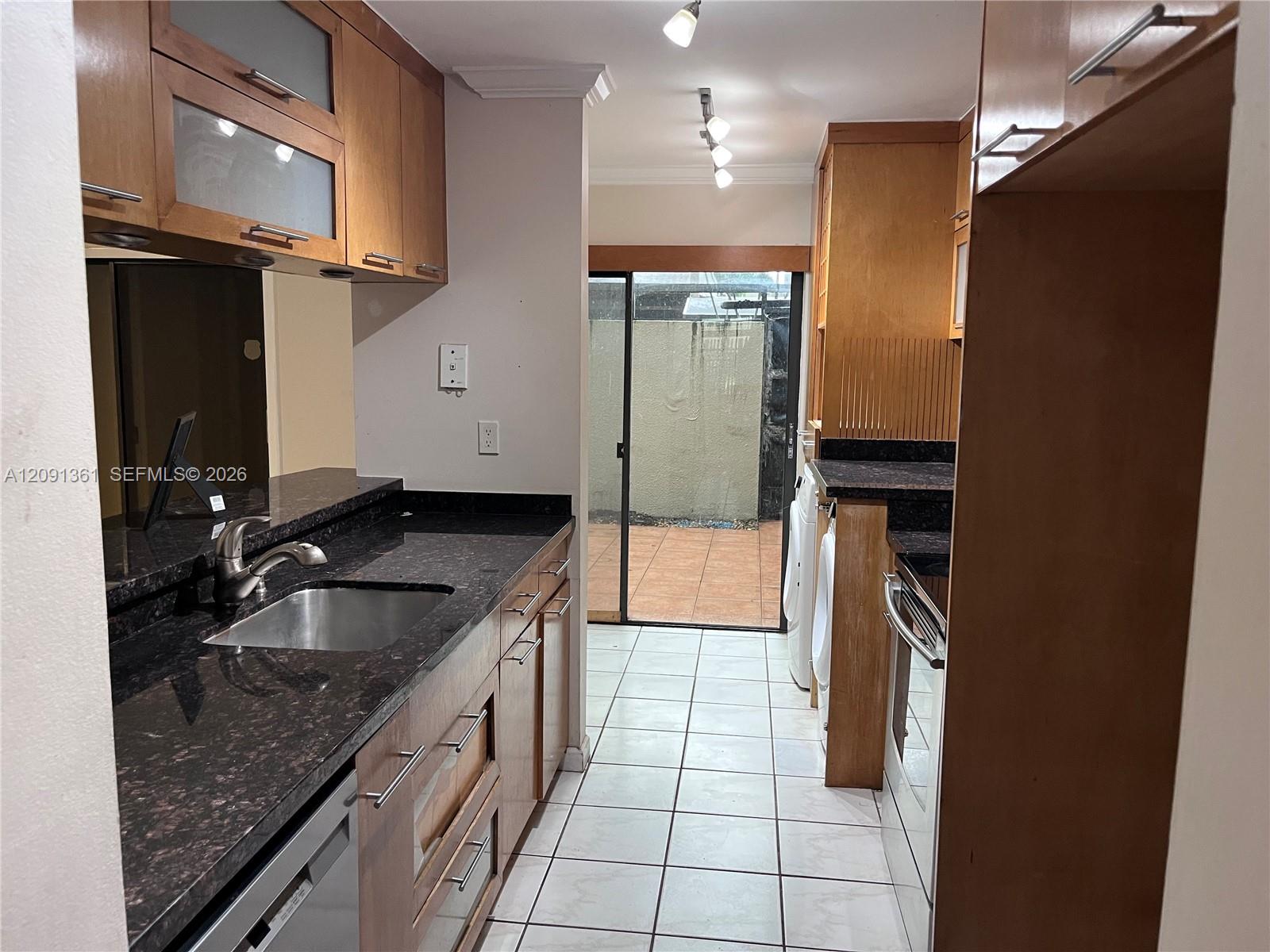 11010 Clubhouse Road Pembroke Pines, FL 33026 - Photo 14 of 37 Gallery Image 14