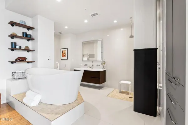 $1,849,000 | 1850 Industrial Street, Unit 211, Los Angeles, CA 90021