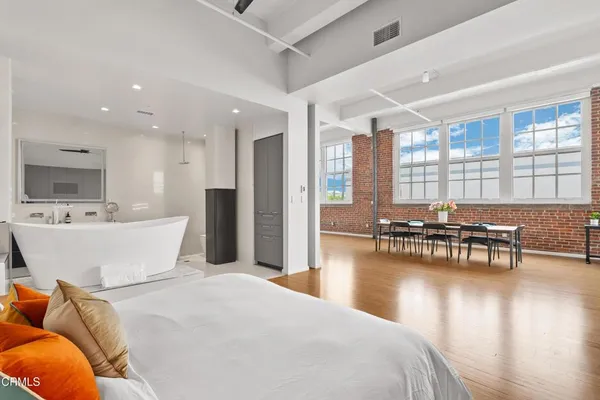 $1,849,000 | 1850 Industrial Street, Unit 211, Los Angeles, CA 90021