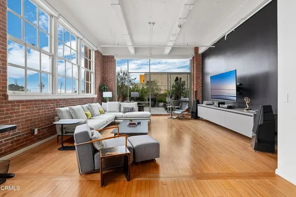 $1,849,000 | 1850 Industrial Street, Unit 211, Los Angeles, CA 90021
