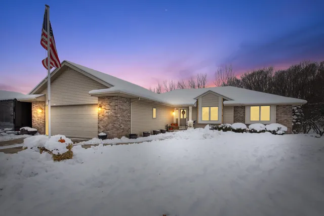 $449,900 | 363 Hickory Drive, Fredonia, WI 53021