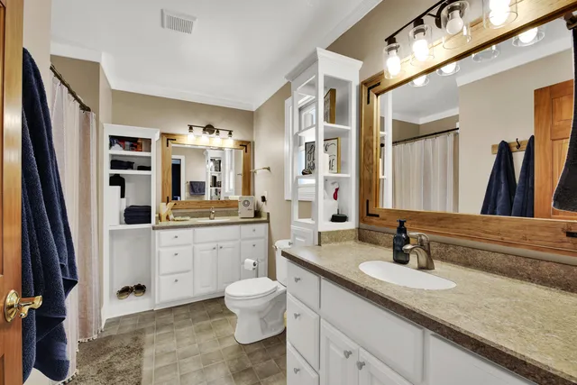 $449,900 | 363 Hickory Drive, Fredonia, WI 53021