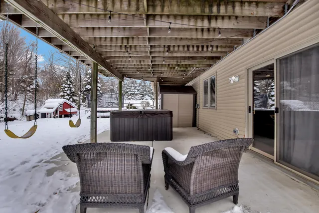 $449,900 | 363 Hickory Drive, Fredonia, WI 53021