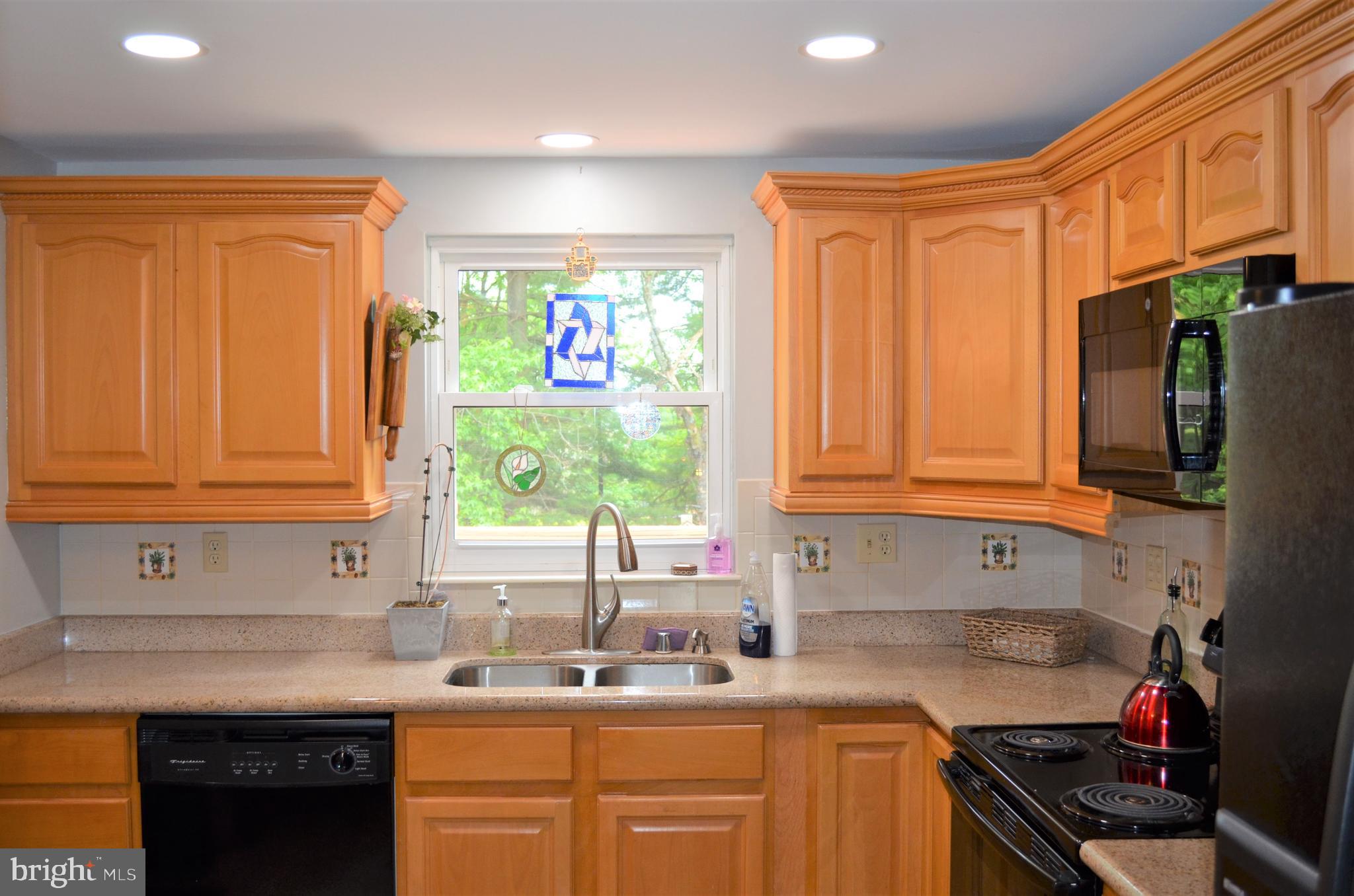 6502 Wrangell Road Bowie, MD 20720 - Photo 11 of 31 Granite, updated cabinets, and black appliances