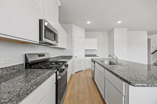 $349,415 | 528 Stone Hollow Drive, Van Alstyne, TX 75495