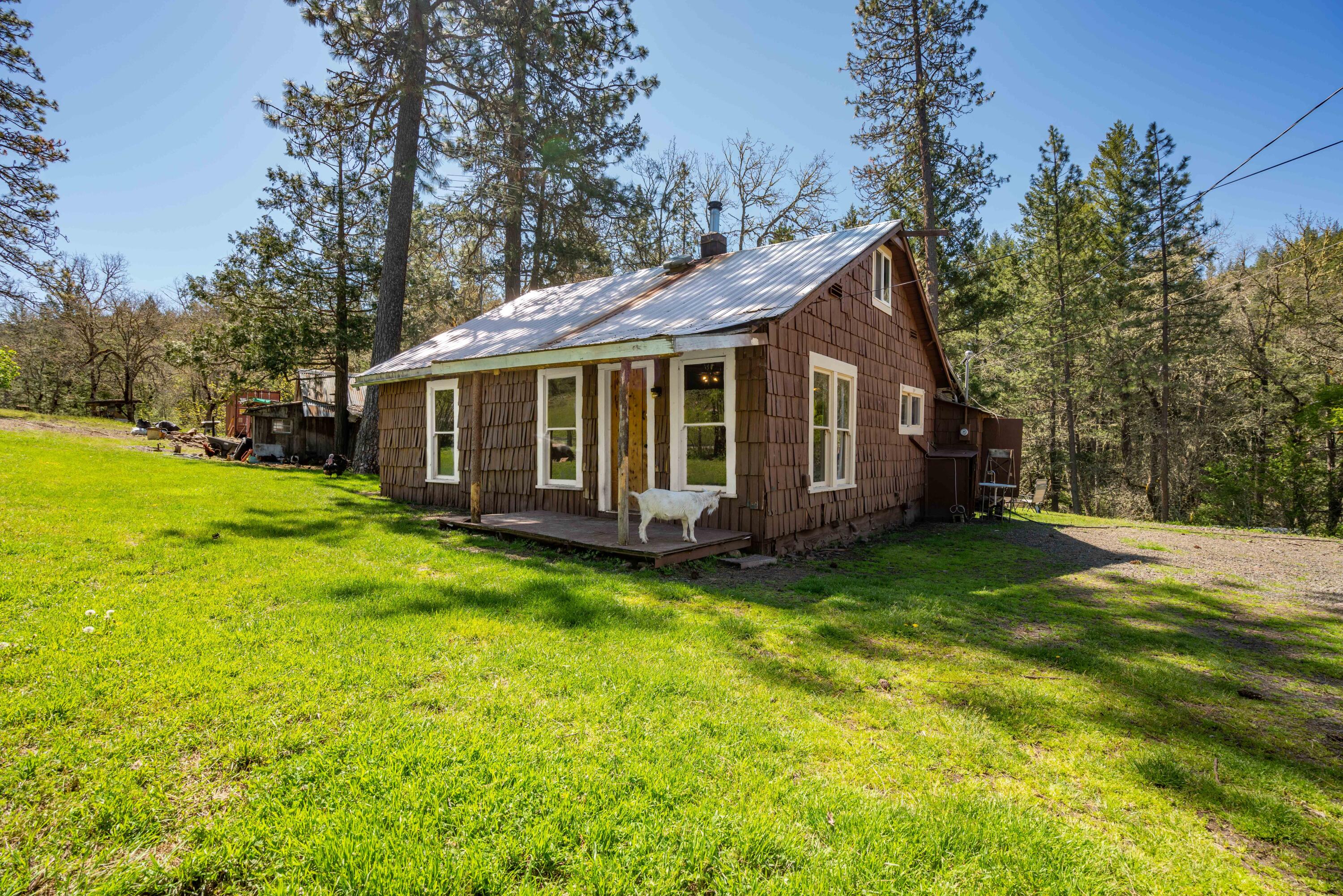 12366 East Antelope Road Eagle Point, OR 97524 - Photo 7 of 39 Antelope-7