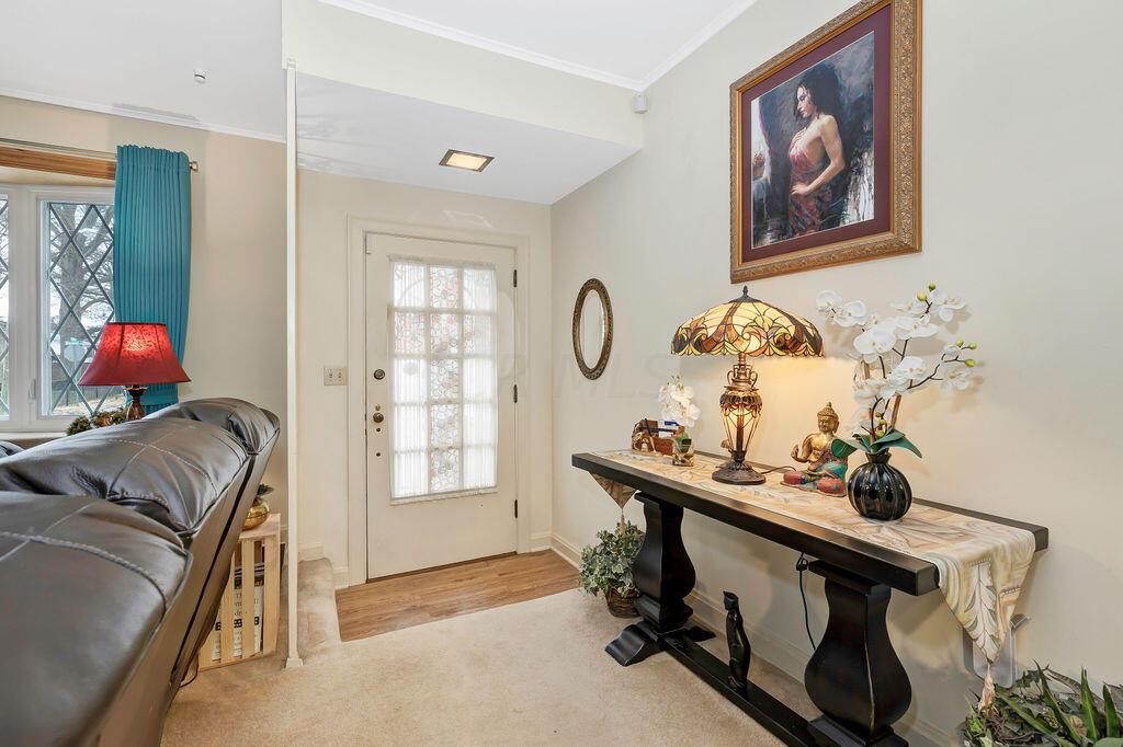 975 Bernhard Road Columbus, OH 43213 - Photo 2 of 46 2-Foyer