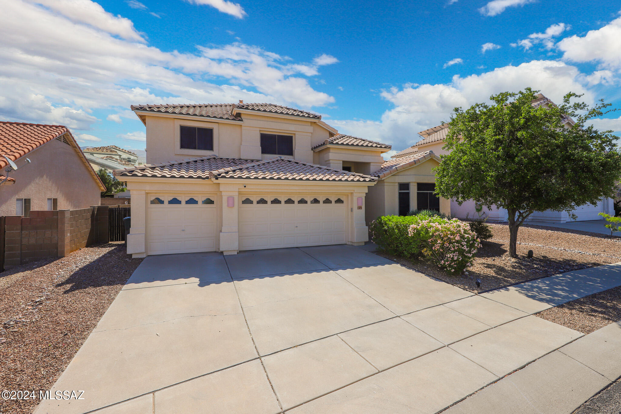 831 South Rincon Rising Road Tucson, AZ 85748 - Photo 1 of 33 Front