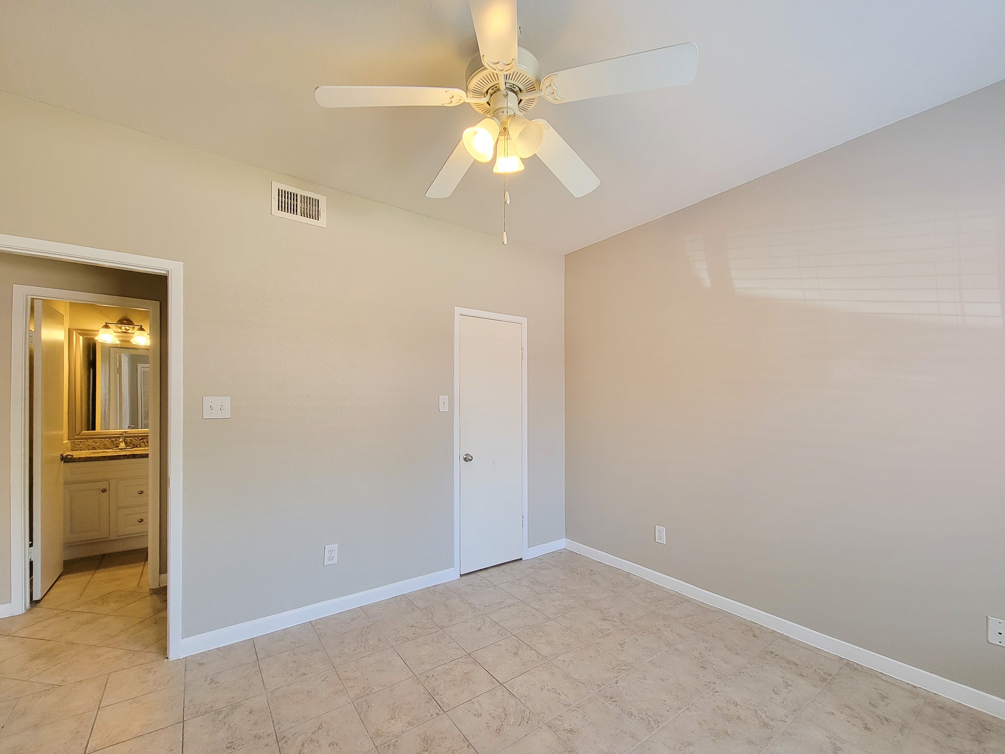 4041 Drake Street, Unit 116 Houston, TX 77005 - Photo 16 of 27 an empty room with a chandelier fan and windows