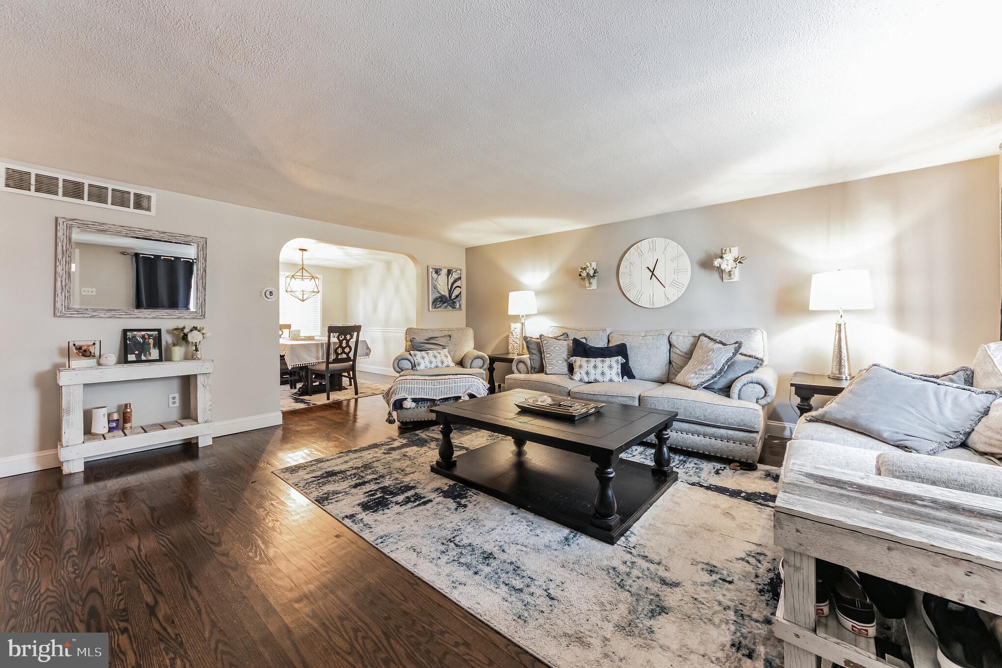 661 Holland Road Southampton, PA 18966 - Photo 3 of 28 Gallery Image 3