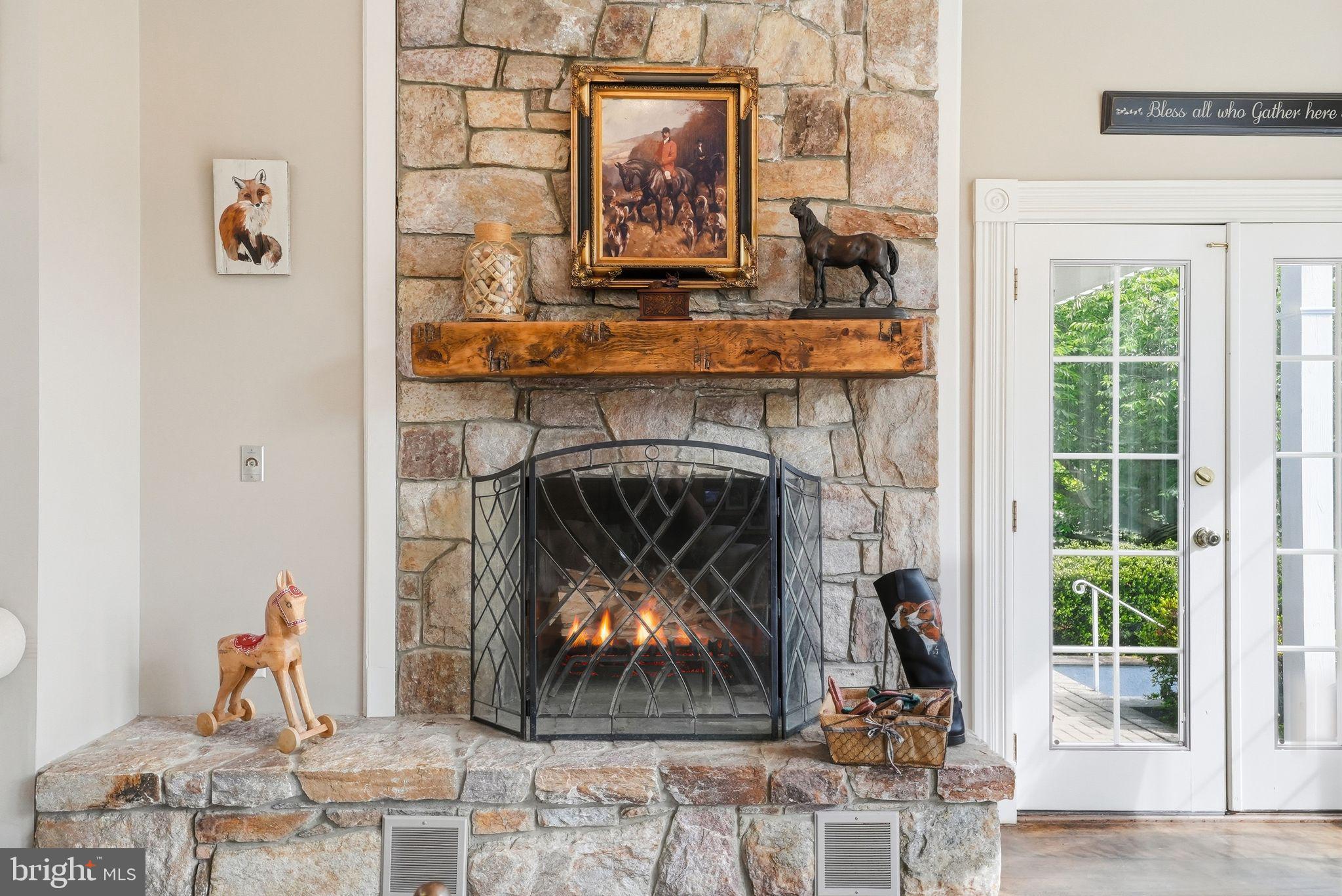 7724 Cannonball Gate Road Warrenton, VA 20186 - Photo 18 of 98 Living Room