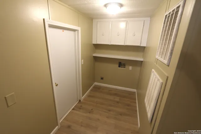 a view of utility room