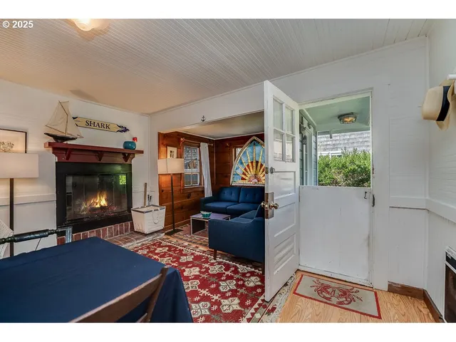 $899,000 | 3524 Pacific Avenue, Cannon Beach, OR 97110